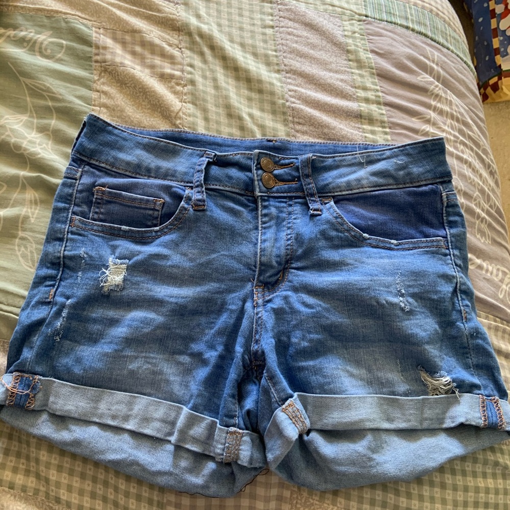 Ripped low rise shorts